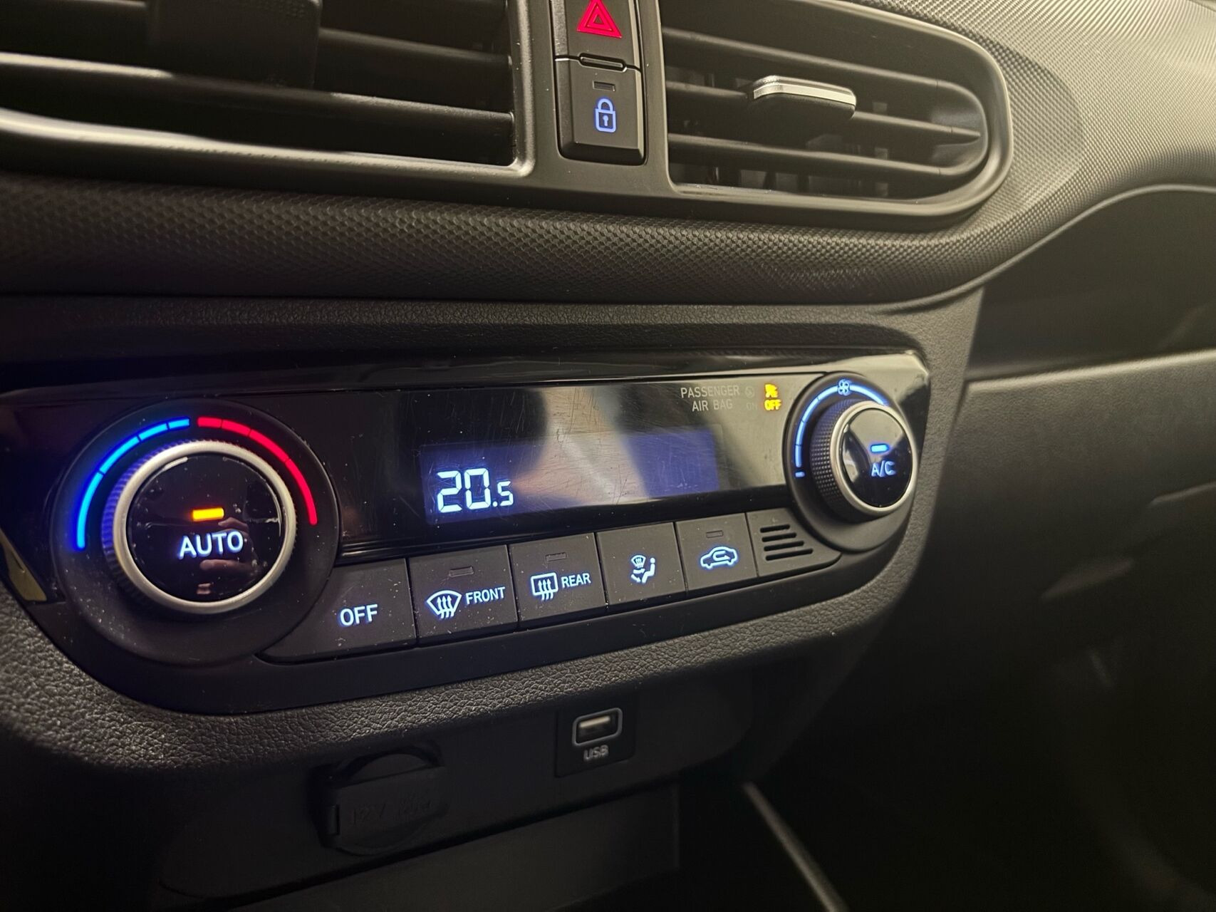 Hvid Hyundai i10 fra 2021