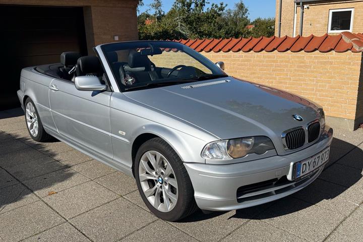 Sølv BMW 318Ci fra 2004