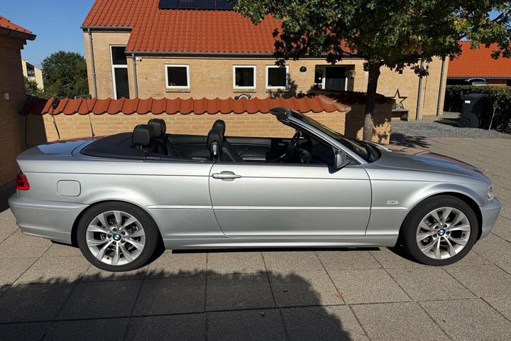 Sølv BMW 318Ci fra 2004