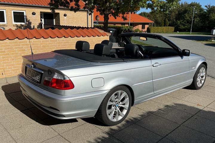 Sølv BMW 318Ci fra 2004