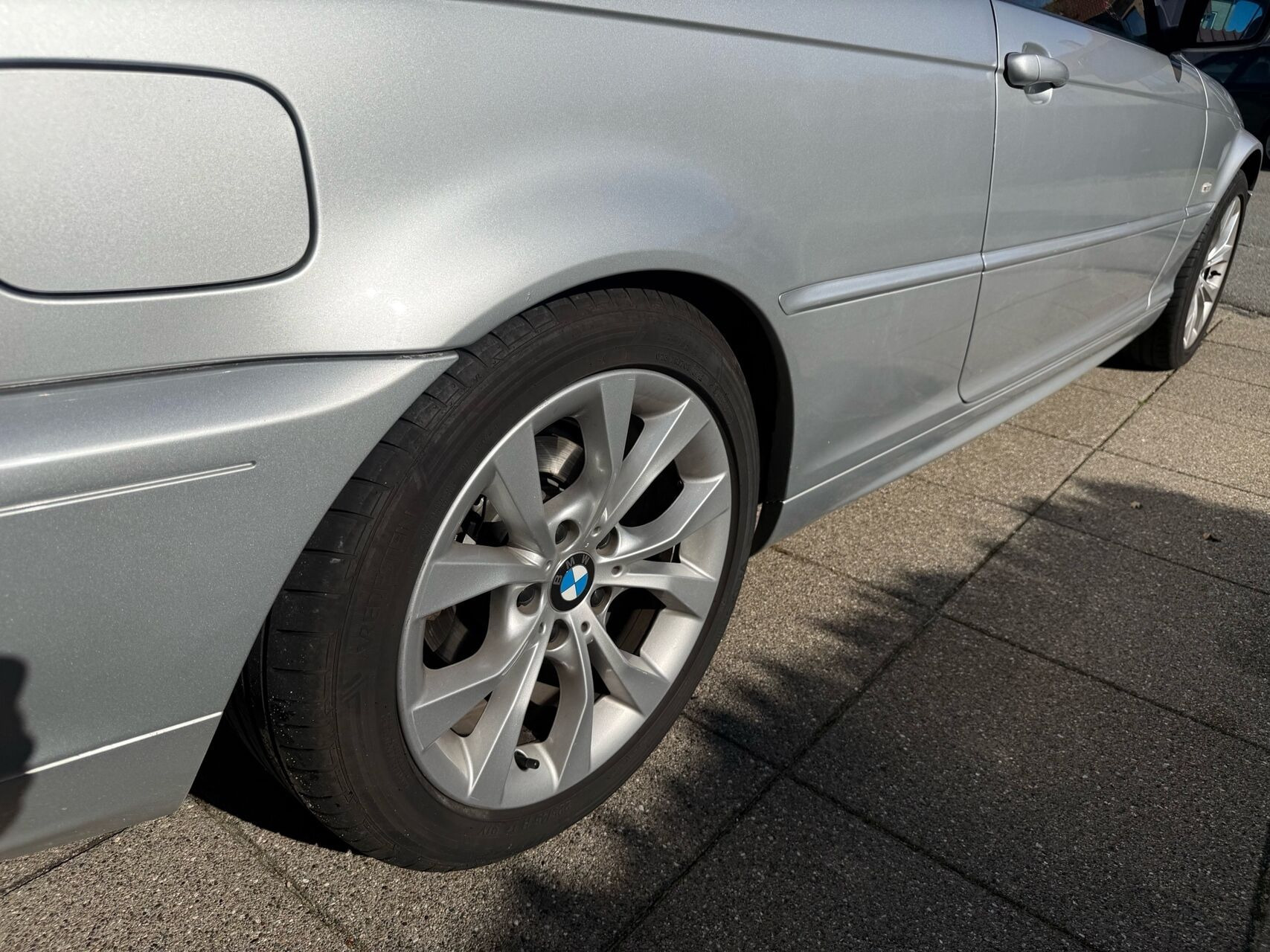 Sølv BMW 318Ci fra 2004