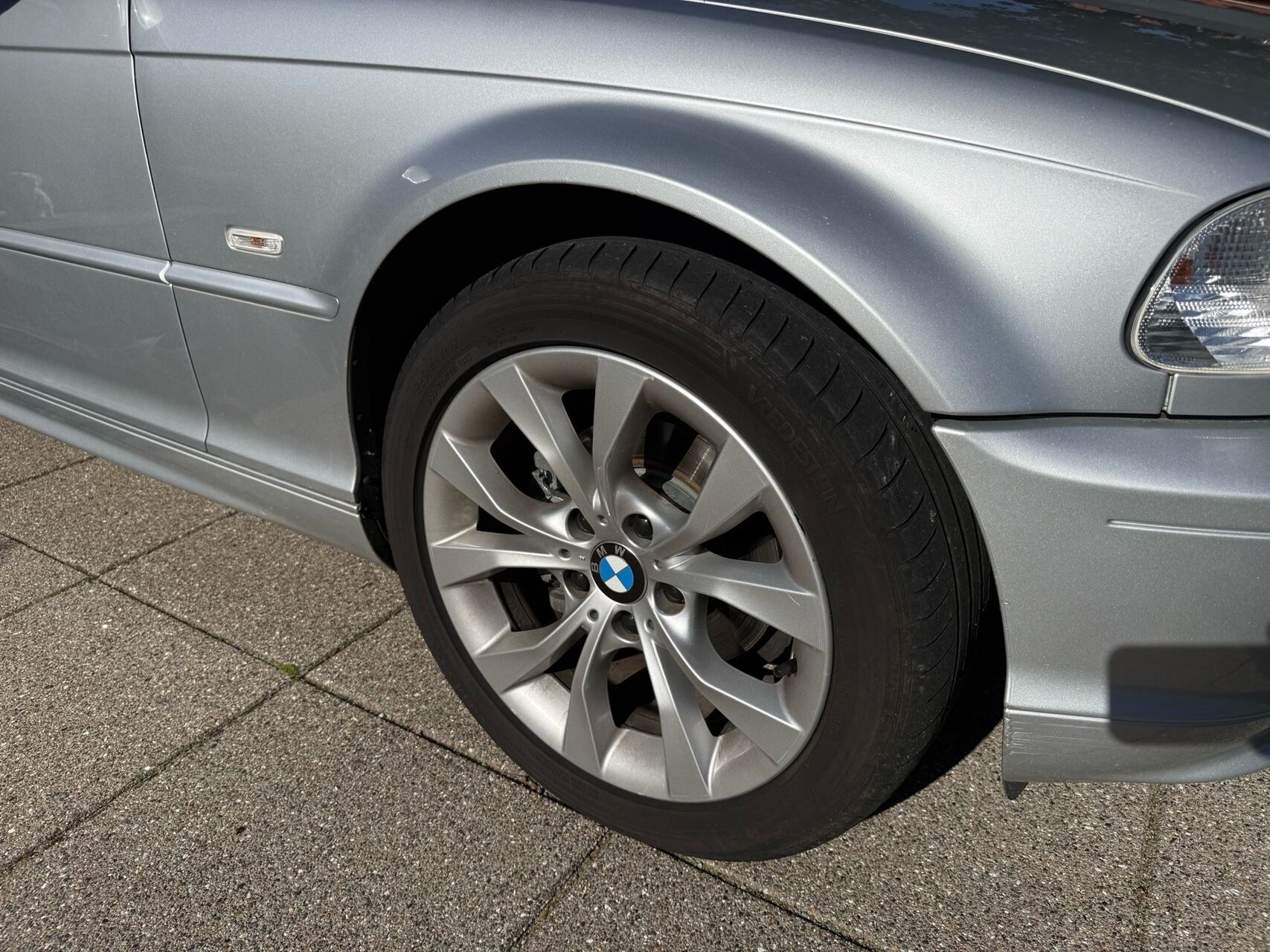 Sølv BMW 318Ci fra 2004