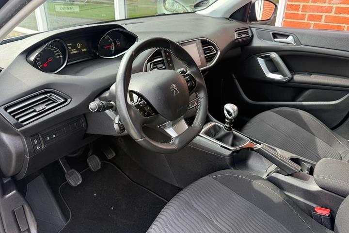 Sort Peugeot 308 fra 2014