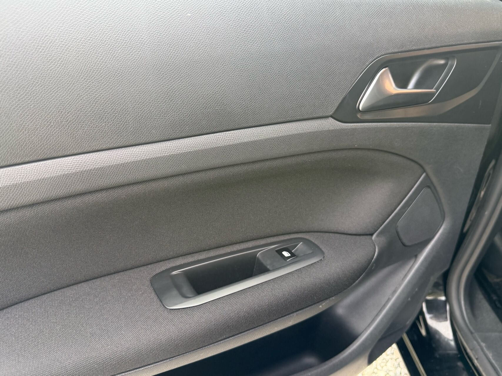 Sort Peugeot 308 fra 2014