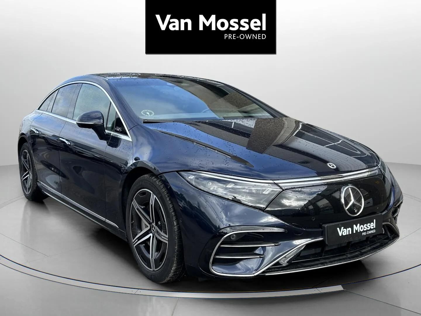 Blå Mercedes EQS 450+ fra 2023