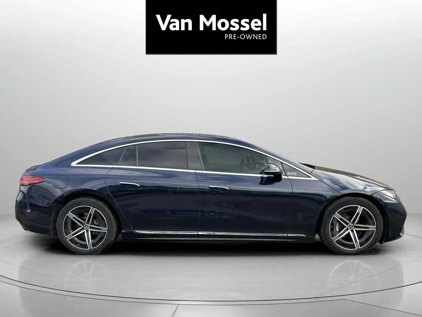 Blå Mercedes EQS 450+ fra 2023