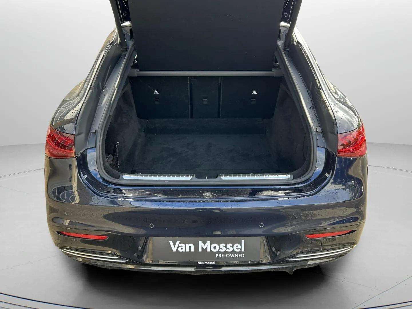 Blå Mercedes EQS 450+ fra 2023