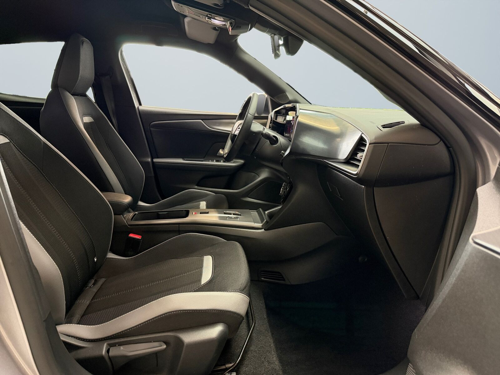 Grå Opel Mokka-e fra 2025