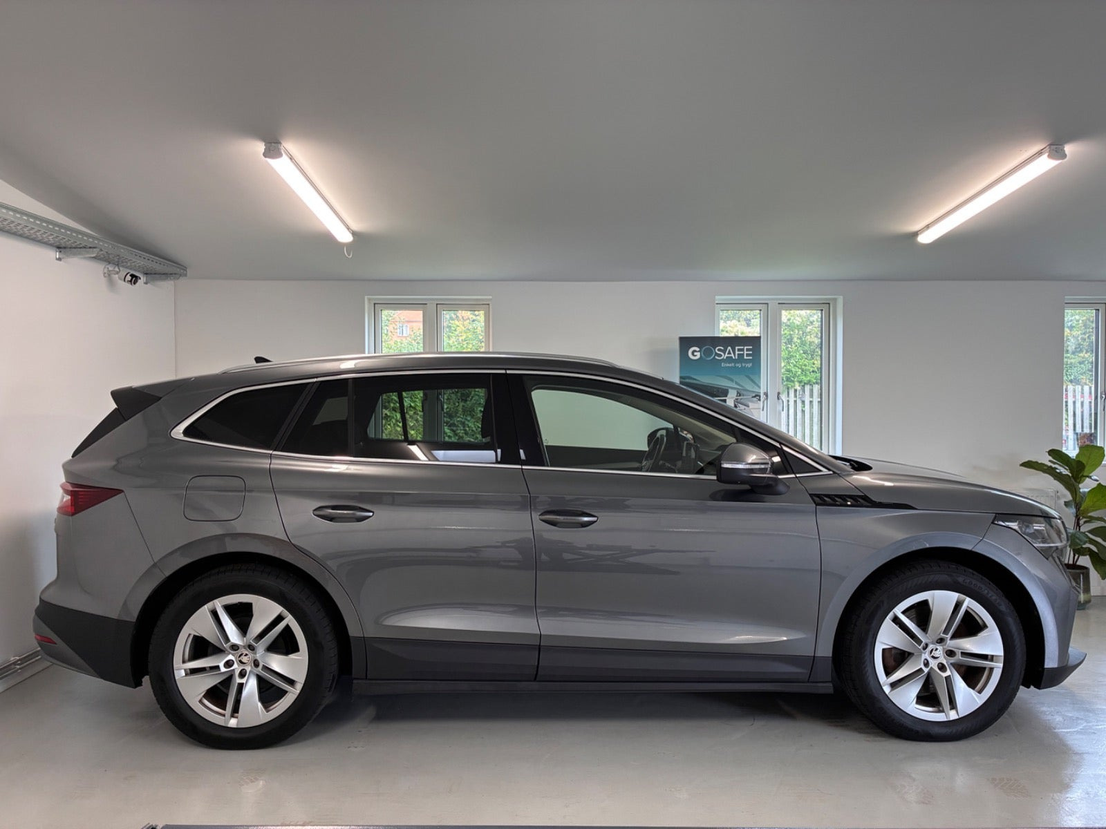 Grå Skoda Enyaq fra 2022