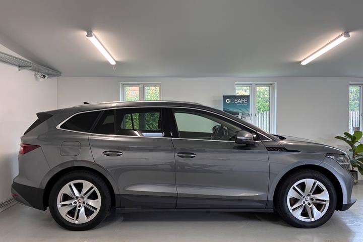 Grå Skoda Enyaq fra 2022