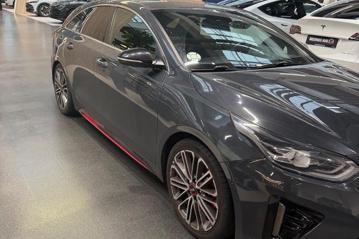 Grå Kia ProCeed fra 2019