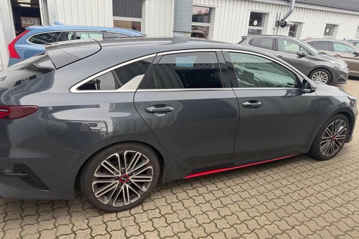 Grå Kia ProCeed fra 2019