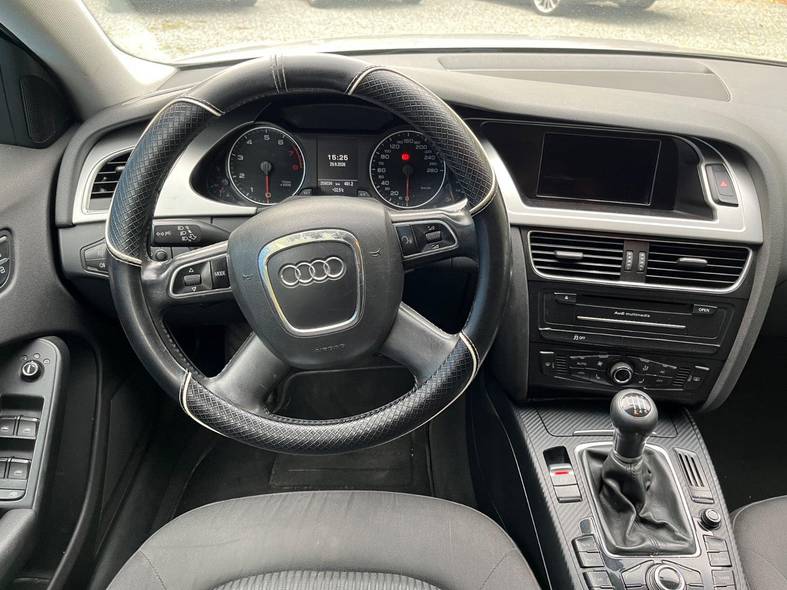 Sølv Audi A4 fra 2011