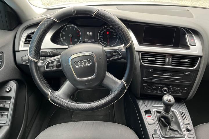 Sølv Audi A4 fra 2011