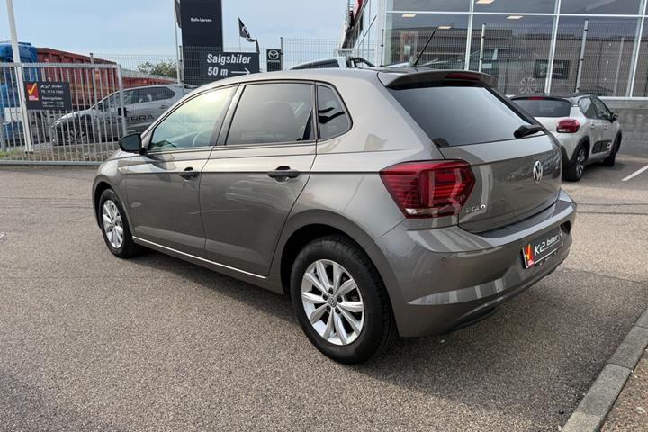 Grå VW Polo fra 2019