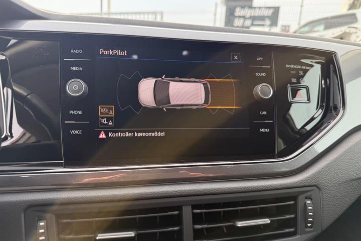 Grå VW Polo fra 2019