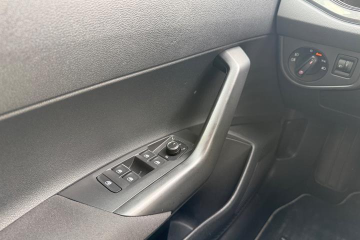 Grå VW Polo fra 2019