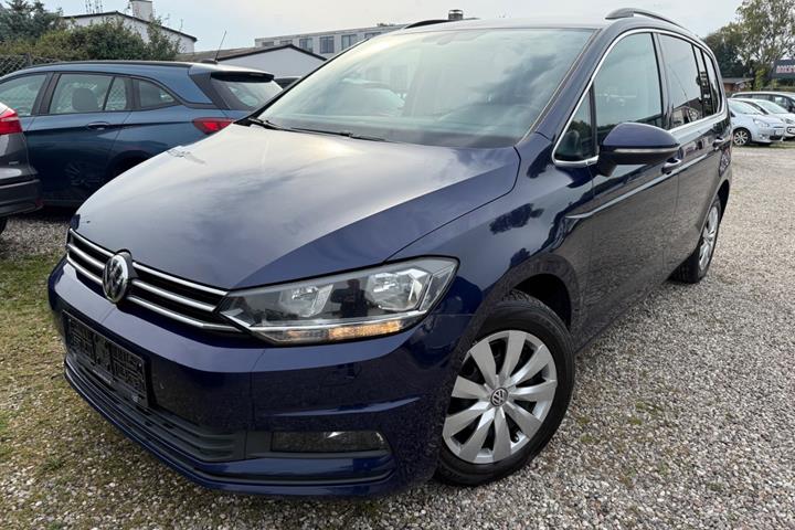 Blå VW Touran fra 2019