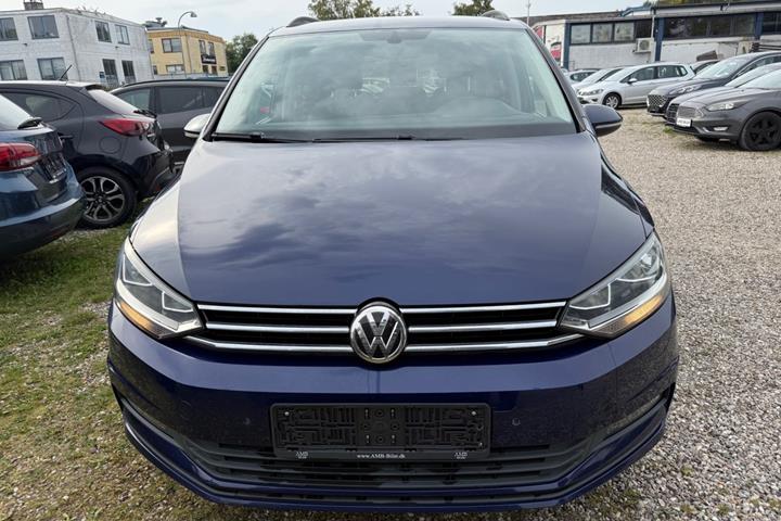 Blå VW Touran fra 2019
