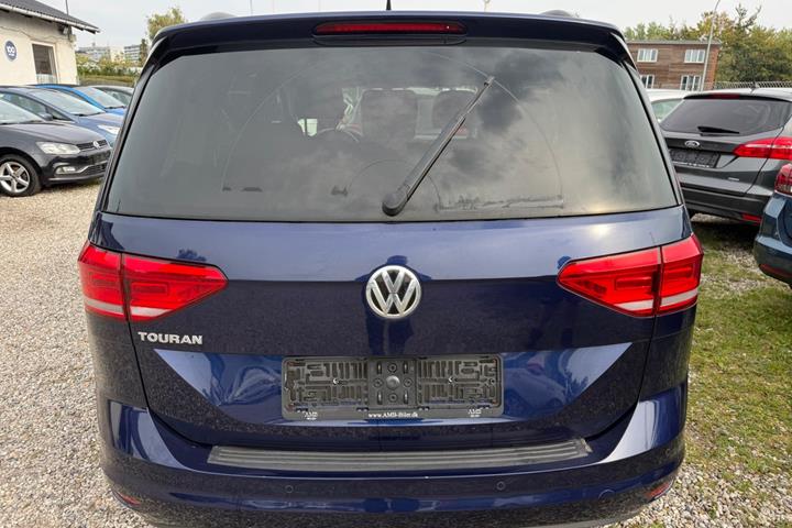 Blå VW Touran fra 2019