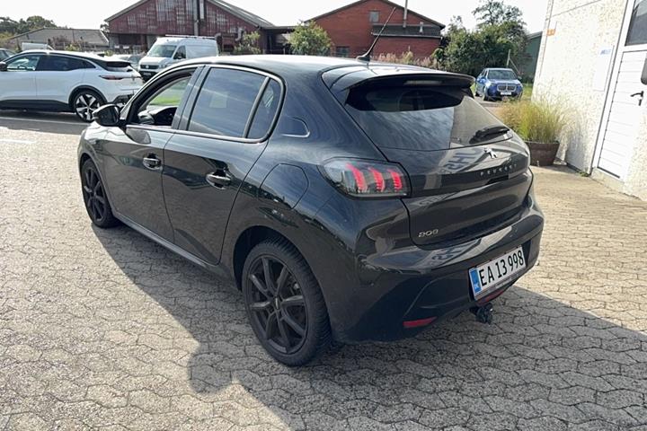 Sort Peugeot 208 fra 2023