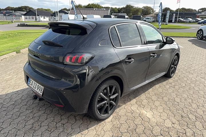 Sort Peugeot 208 fra 2023