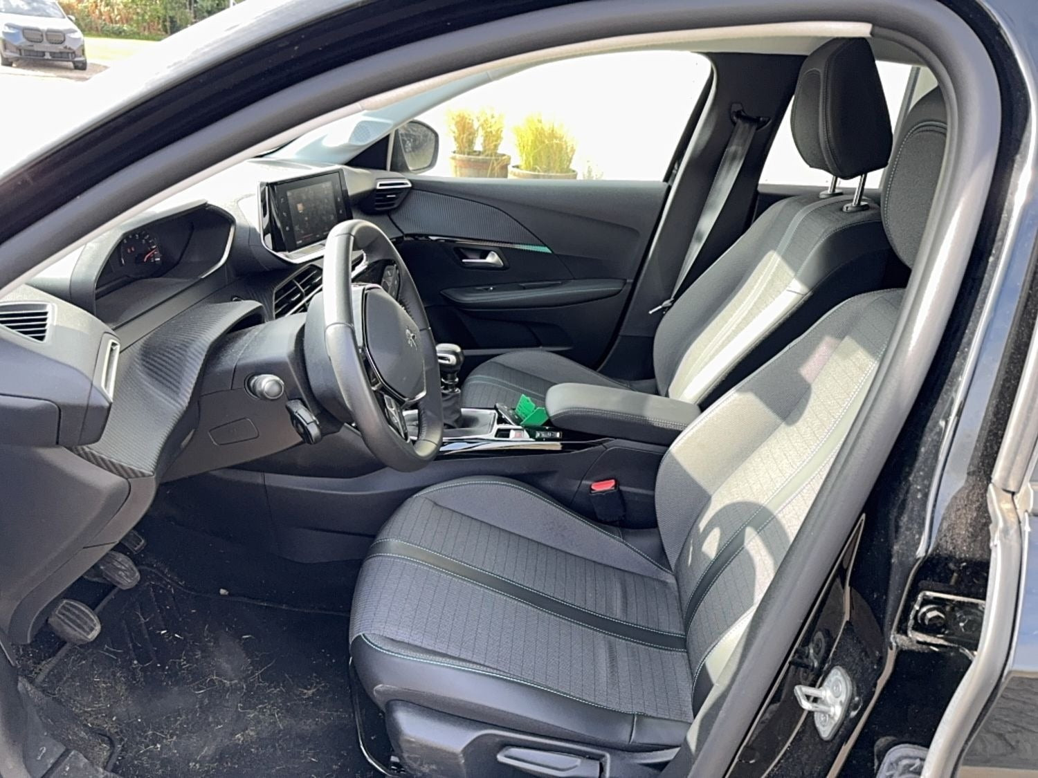 Sort Peugeot 208 fra 2023