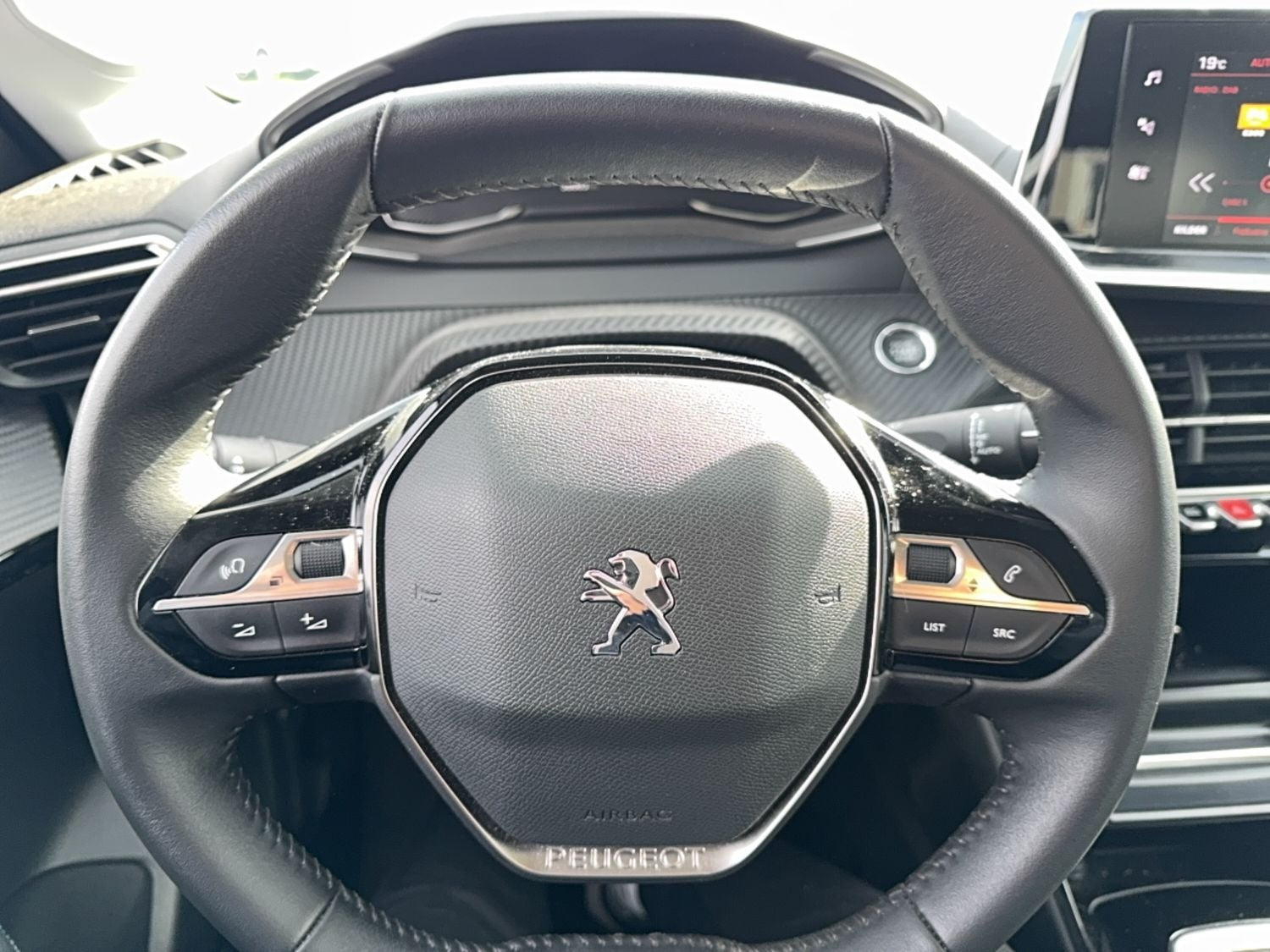 Sort Peugeot 208 fra 2023