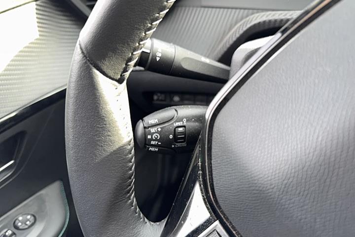 Sort Peugeot 208 fra 2023