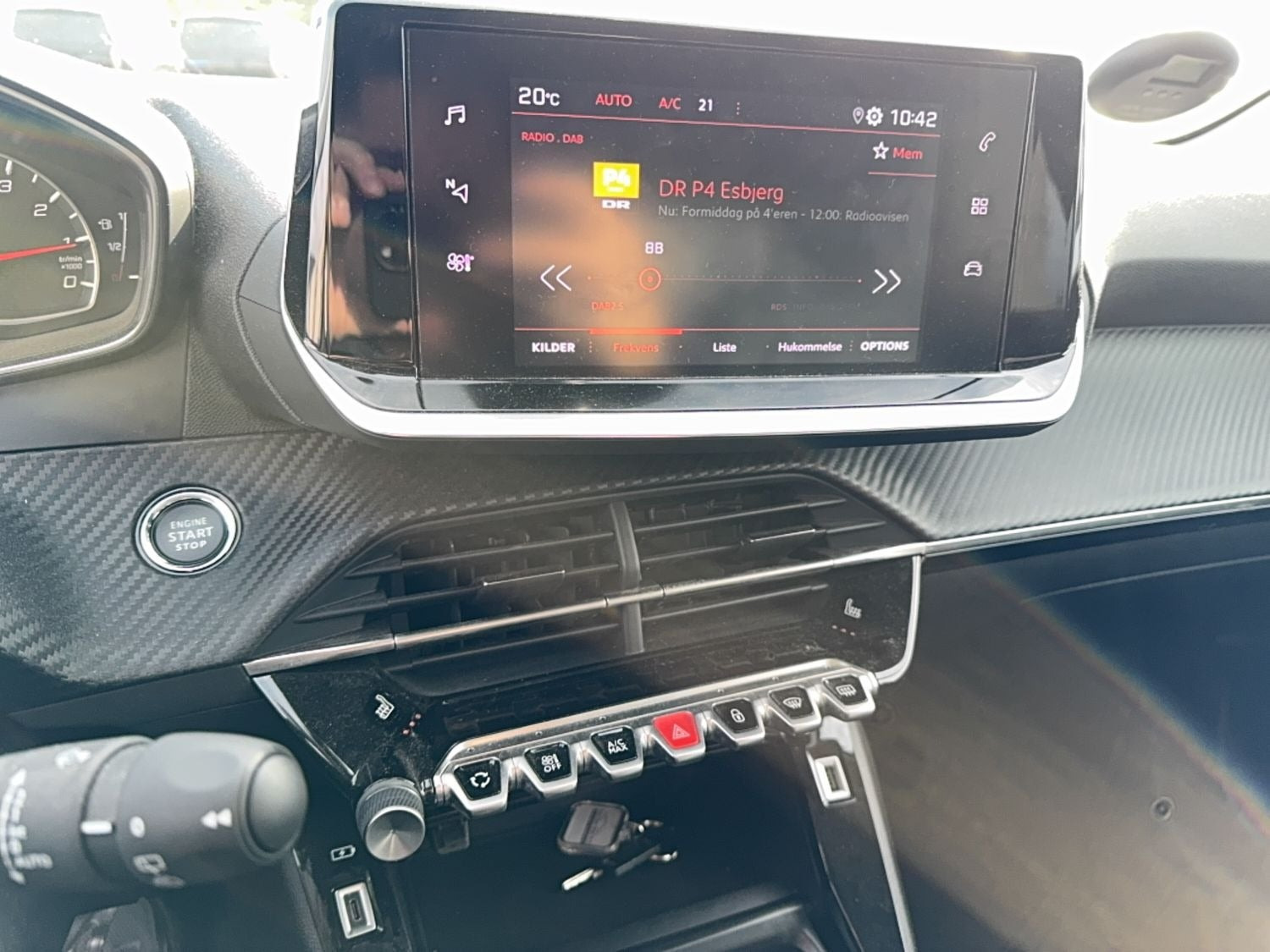 Sort Peugeot 208 fra 2023