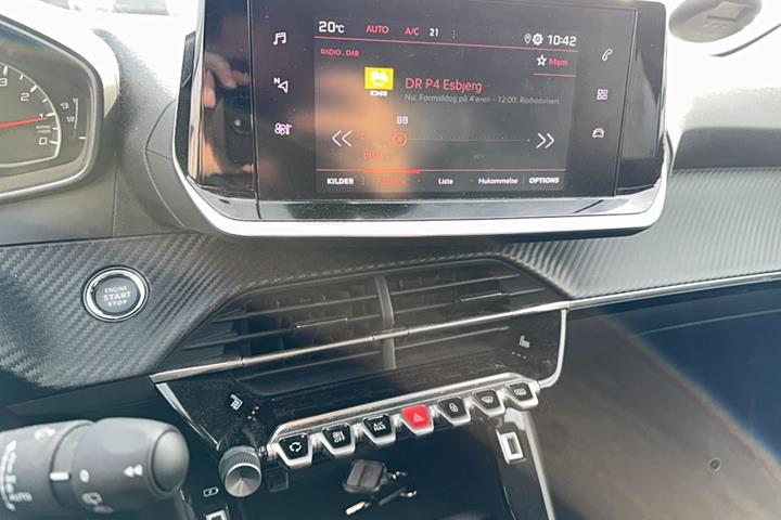 Sort Peugeot 208 fra 2023