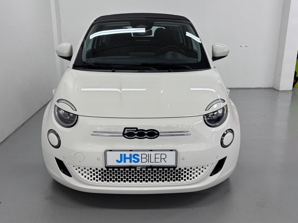Hvid Fiat 500e fra 2023