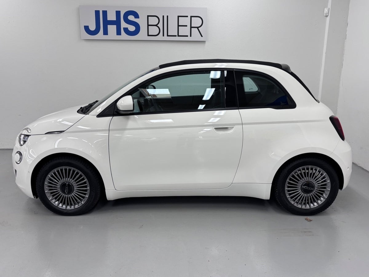 Hvid Fiat 500e fra 2023