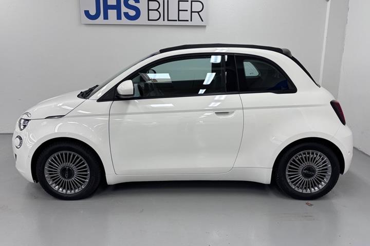 Hvid Fiat 500e fra 2023