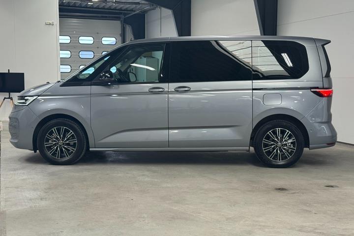Grå VW Multivan fra 2022