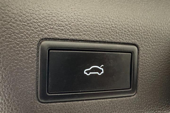 Grå VW Multivan fra 2022