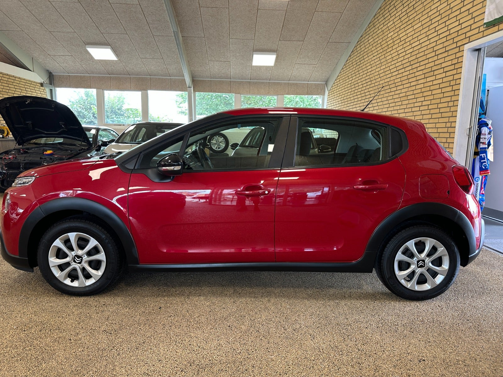 Rød Citroën C3 fra 2017