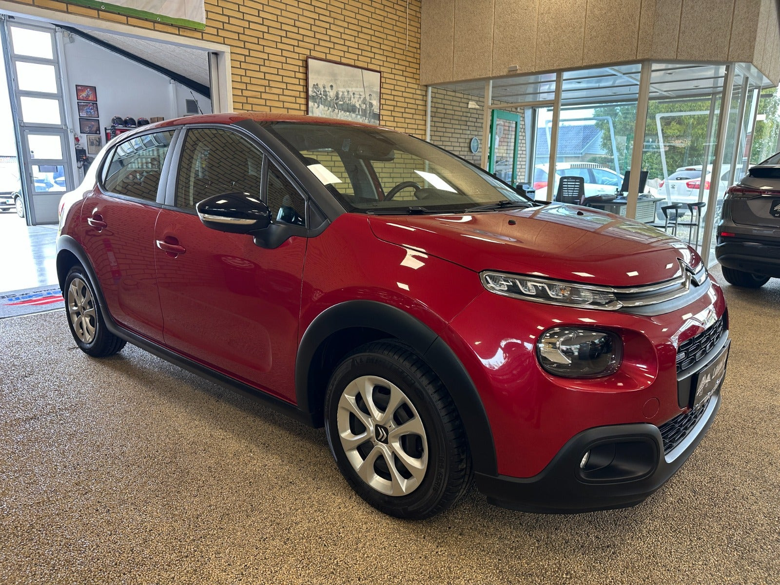 Rød Citroën C3 fra 2017