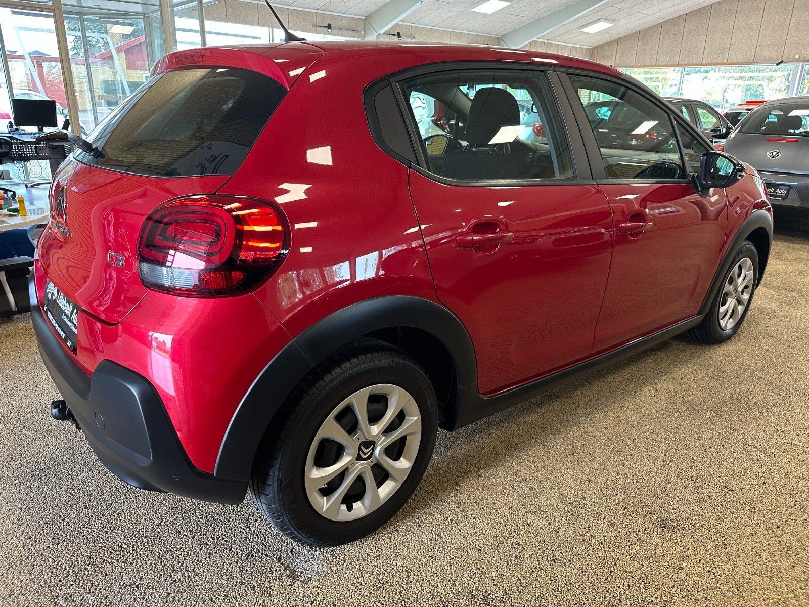 Rød Citroën C3 fra 2017