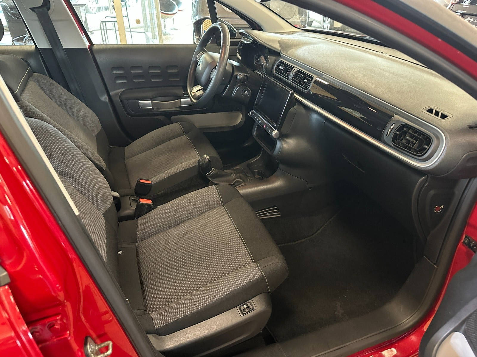 Rød Citroën C3 fra 2017