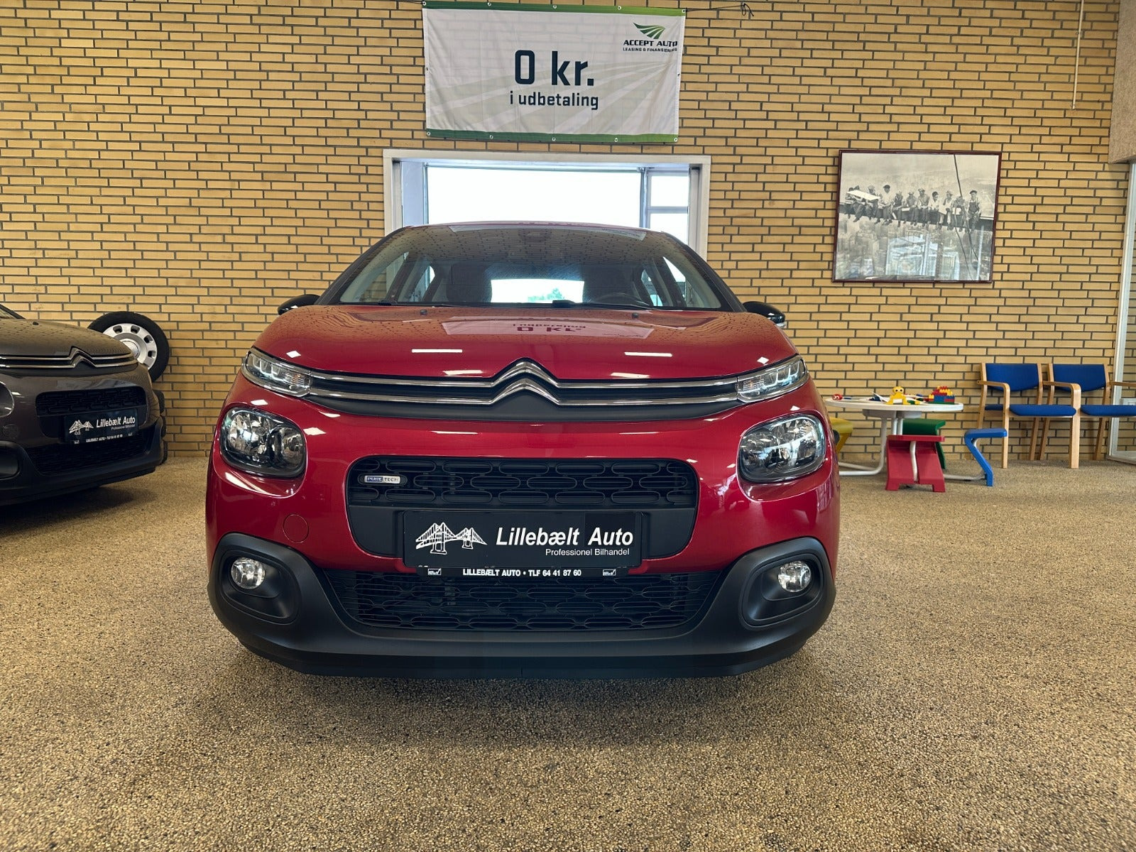 Rød Citroën C3 fra 2017