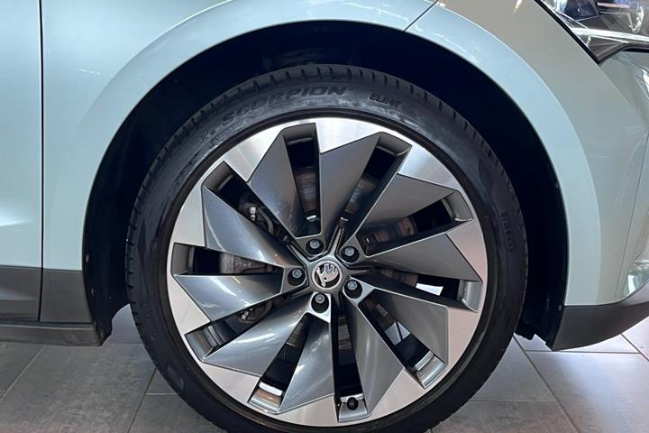 Sølv Skoda Enyaq fra 2021