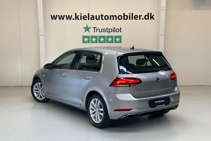 Sølv VW Golf VII fra 2019