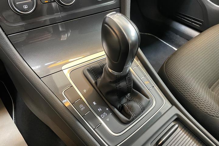 Sølv VW Golf VII fra 2019
