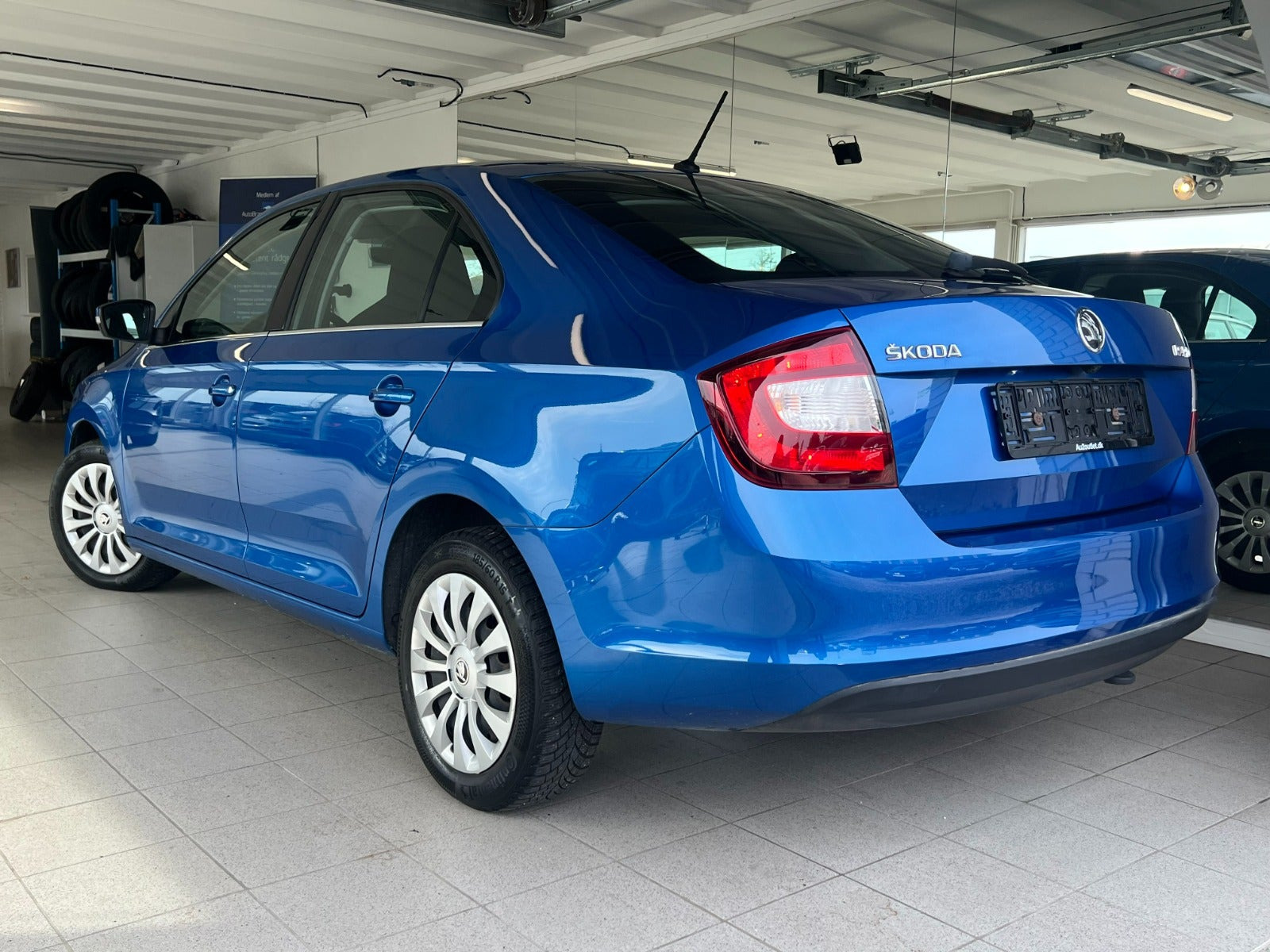 Blå Skoda Rapid fra 2019