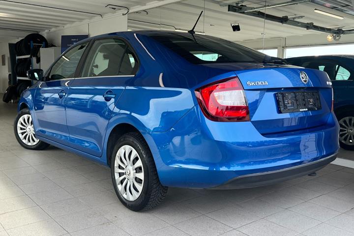 Blå Skoda Rapid fra 2019