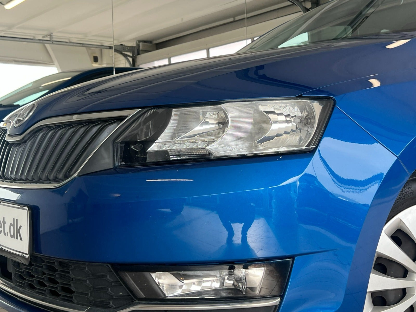 Blå Skoda Rapid fra 2019