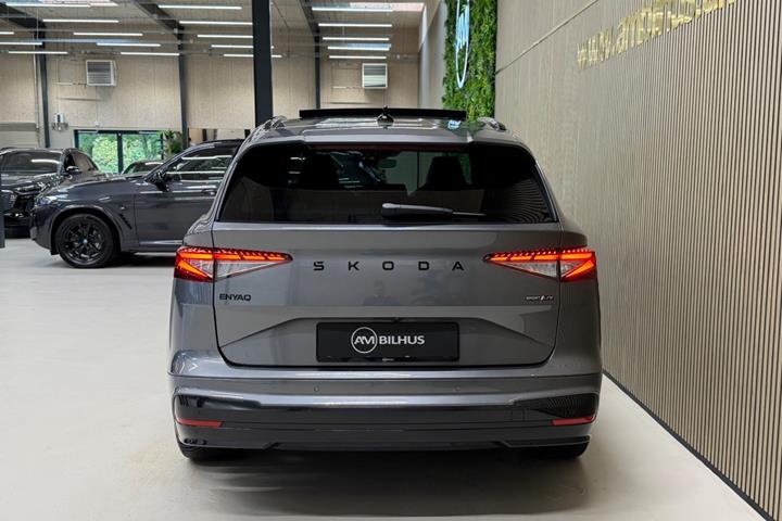 Grå Skoda Enyaq fra 2026