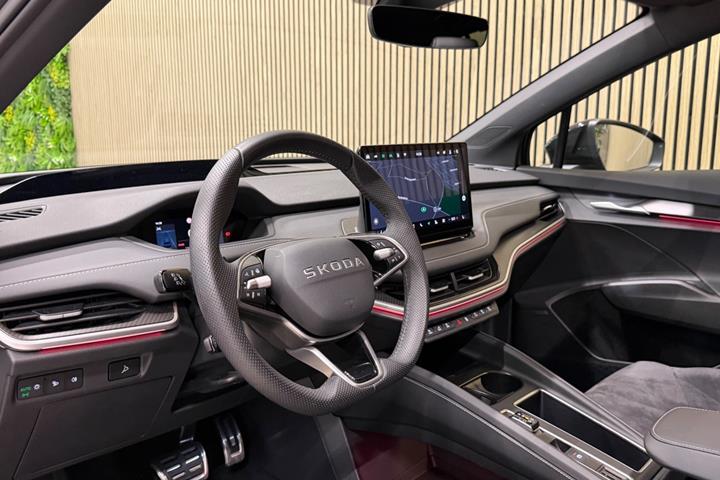 Grå Skoda Enyaq fra 2026