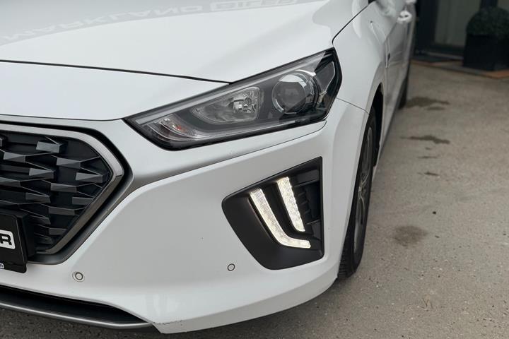 Hvid Hyundai Ioniq fra 2020